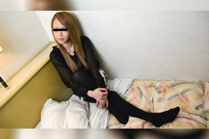一位年轻妻子为了满足自己的性欲而做兼职。