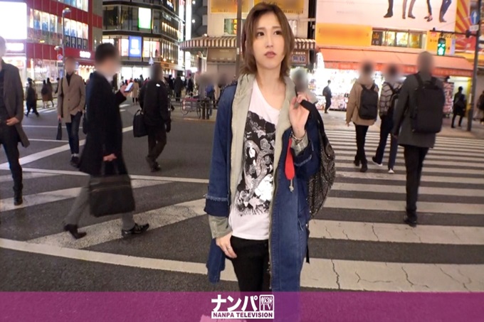 真实素人搭讪,初次摄影。 1477 把在秋叶原发现的女扮男装店员带进饭店!时隔数年之后,在美少女双性美少女中插入!超敏感体质让人心跳不已! ! q