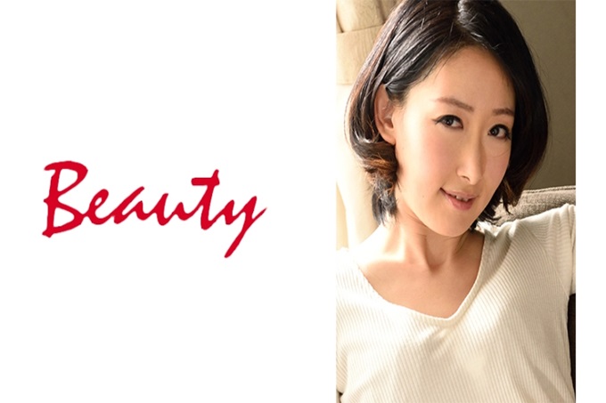 Beauty あきら 高个子美女逼近了一个目不转睛地仰面躺在床上的男人,“乳头勃起了呢”。露出勃起肉棒,热情地来回舔“好吃。有腥味的香味…”真是的。摘下男子的眼罩,“请仔细看我的○○”,自己张开双眼骑在脸上。男人用舌头来掩饰,她的兴奋度会越来越高。以骑乘位合体,一边眺望结合一边抽插是必看的。