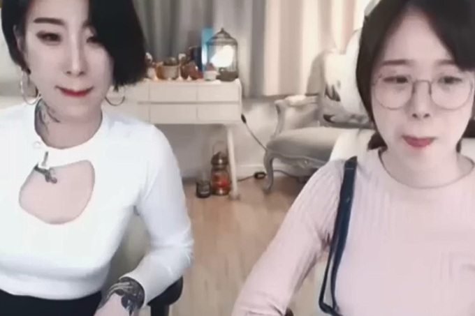 [韩国主播外流]闺房私密情事~休息时间就爱自摸小逼逼~