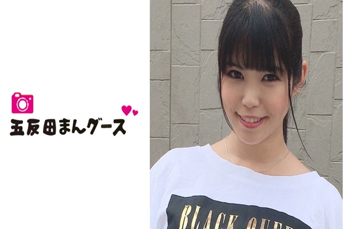 五反田マングース るな 3 把大屁股卷起来，里面露出来！ ！分量十足、扣人心弦的丰满屁股。从裤子上面用电动按摩棒刺激的话，，看，哎哟，哎哟～湿了，差点就失禁了吧w已经是一点点了。大概有一次尿出来了w感觉很舒服，已经大口地吸着了小鸡鸡。
