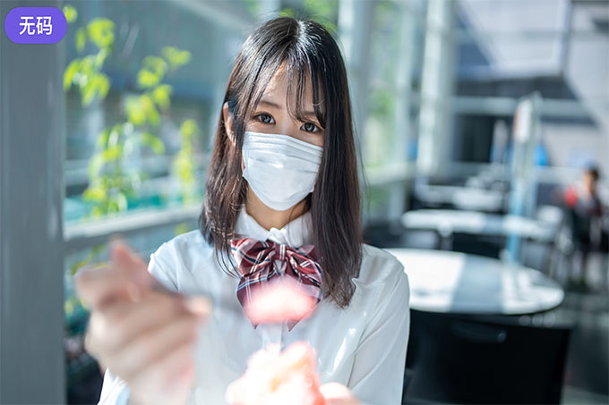 第一次拍摄!年轻、白皙、干净的美◯女人J◯胸前有成熟美丽的大奶。。她继续摇晃她的大奶,在似乎发出声音的狭窄阴道中两次射精!