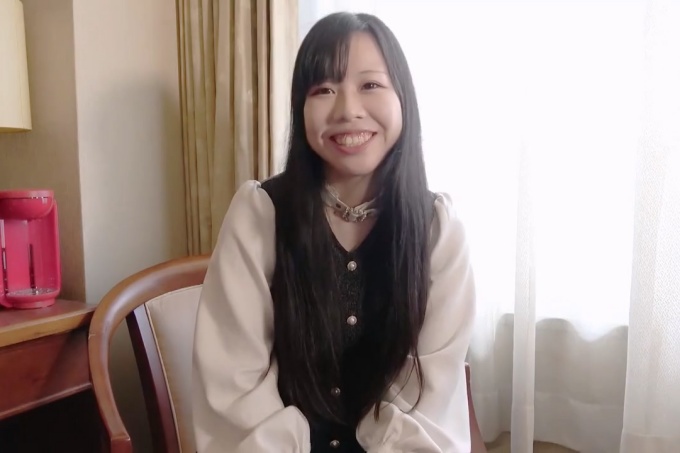[FC2] 8岁♡崇拜偶像的人气骗子咖啡馆女孩♡神圣的乳房和敏感的身体正在抽搐和喘息！