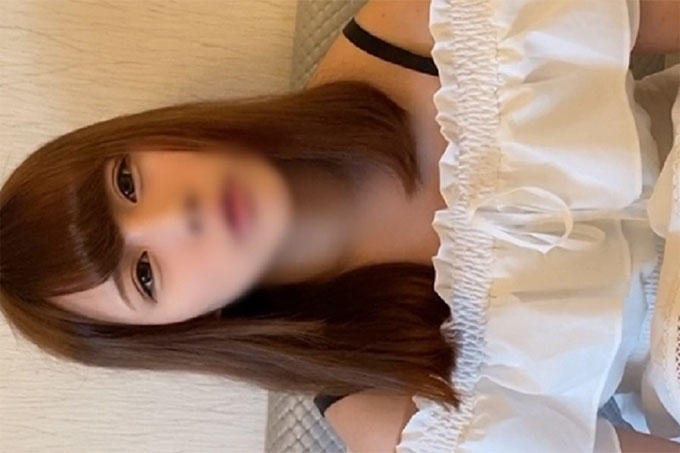 婊子模型外流！ Eroguradol 对眼前的大鸡巴感到满意，并对阴道射精感到满意