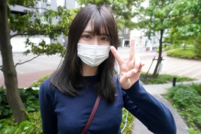 【FC2】(3位现役女主持,19岁,首次拍摄写真!