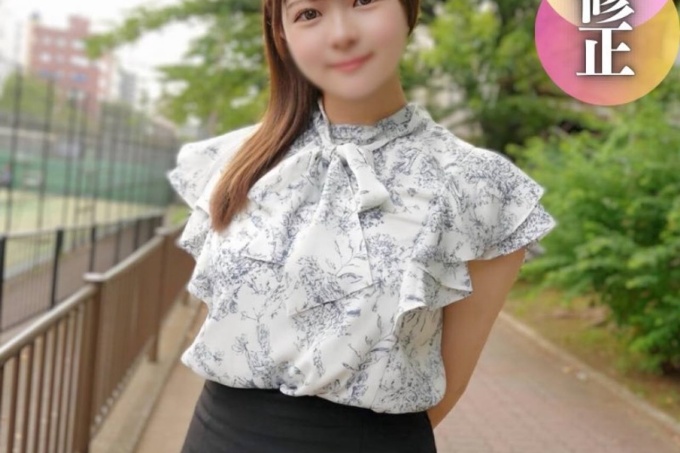 [FC2] 带着可爱酒窝的大胸美女和朋友的3P视频。
