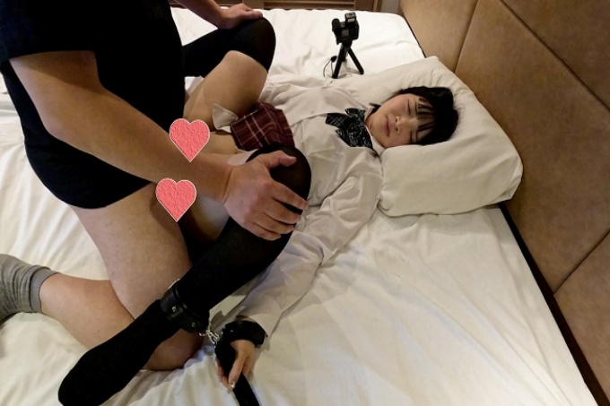 [FC2]（18岁）乳晕丰满的F罩杯可爱极了。我用窥器打开它，用内视镜检查它，在她体内射精
