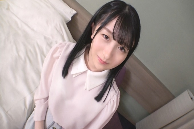在网上申请AV→AV体验摄影 1507 【初拍】【白皙美乳】【清秀系女友的痴态】和同一所大学的前辈交往的清秀系女友，一边紧张一边出演AV。被爱抚雪白柔软的美乳，装作没有感觉的她