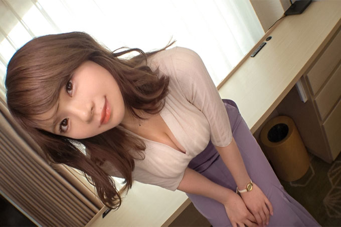 【第一枪】【白皙的裸体】【流露的淫汁】几乎没有恋爱经验,只有男朋友经验的无辜咖啡店店员登场。尽管害羞,但她诚实的身体无法抗拒快感,从剃光的阴户中溢出H汁.. 网上AV应用→AV体验拍摄1652