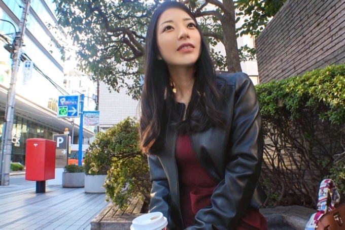 [聪明有才华的OL]“里面感觉很好......”来自粘性吻的粘性口交