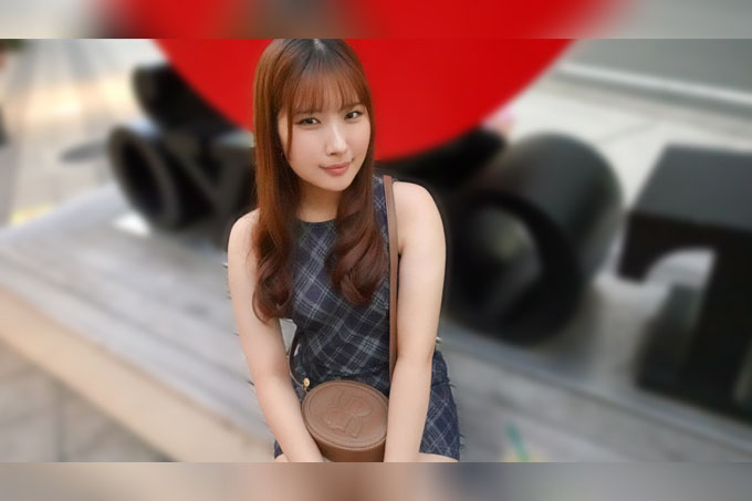 一位身材超级棒、抱起来超级舒服的可爱女孩来了!快来抱抱她!快来摸摸她!快来舔舔她!