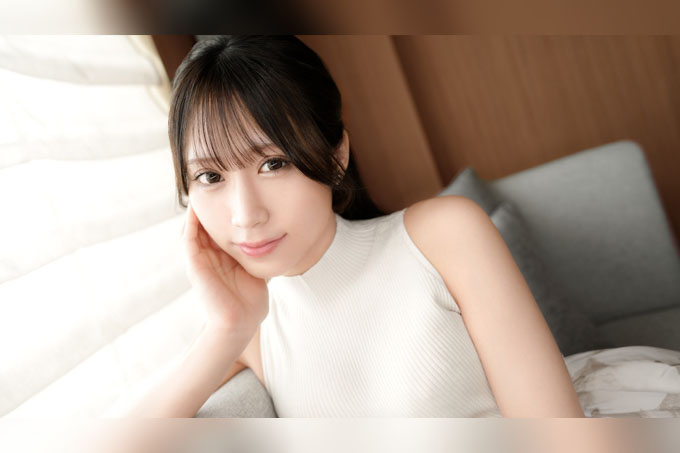 我更喜欢内在美而不是外表！一位身材苗条、宛如洋娃娃般美丽的大学女生！