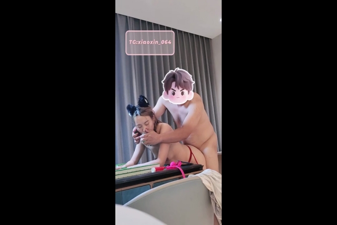 ⚫专注调教人妻大神【xiaoxin_064、lin lin】把人妻当成母狗边游玩边操，无套内射操尿