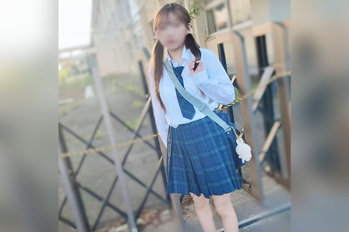 放学后，Run-chan被搭车接走，检查了她的内裤后，我们把她带到了酒店进行POV拍摄