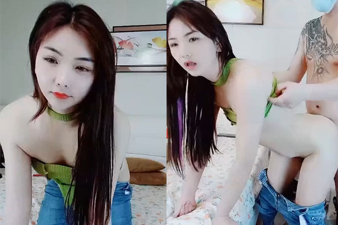 【极品瑜伽教练】,牛仔裤女神,粉丝强烈要求验证,上演一字马,这个姿势干逼礼物不断,肤白貌美,罕见尤物