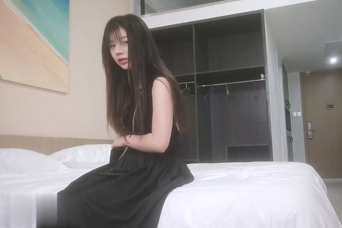 酒店约炮19岁青春美少女 肤白貌美听话近距离吃屌各种姿势抽插绝对刺激