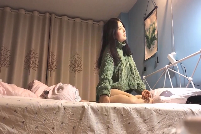 纹身哥居家约炮丰满小女友提前说好打一炮然后出去吃饭完美露脸