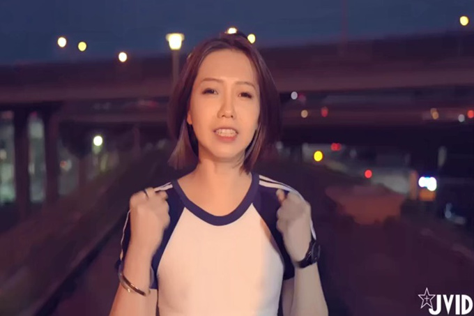 〖全裸露点顶级剧情〗色色的健身教练把正在运动的押解雅捷少女弄到卫生间操翻了