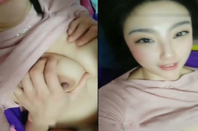 骚女友舔男友鸡鸡这曼妙的身材后入好爽